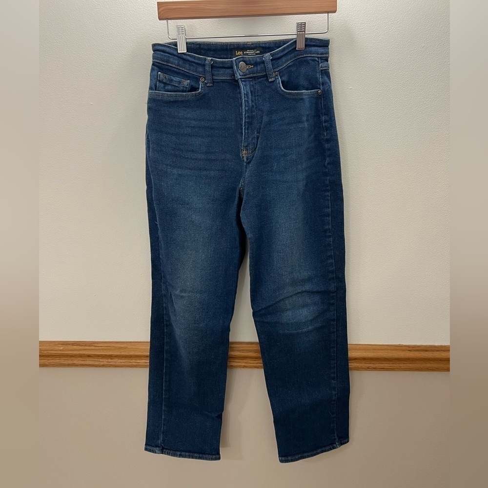 EUC Lee High Rise Relaxed Fit Straight Leg Jeans Size 6